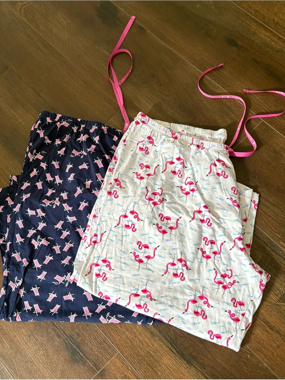 HUE Pajama Capri pants white w/Pink Flamingo’s & Blue w/Beach Chairs